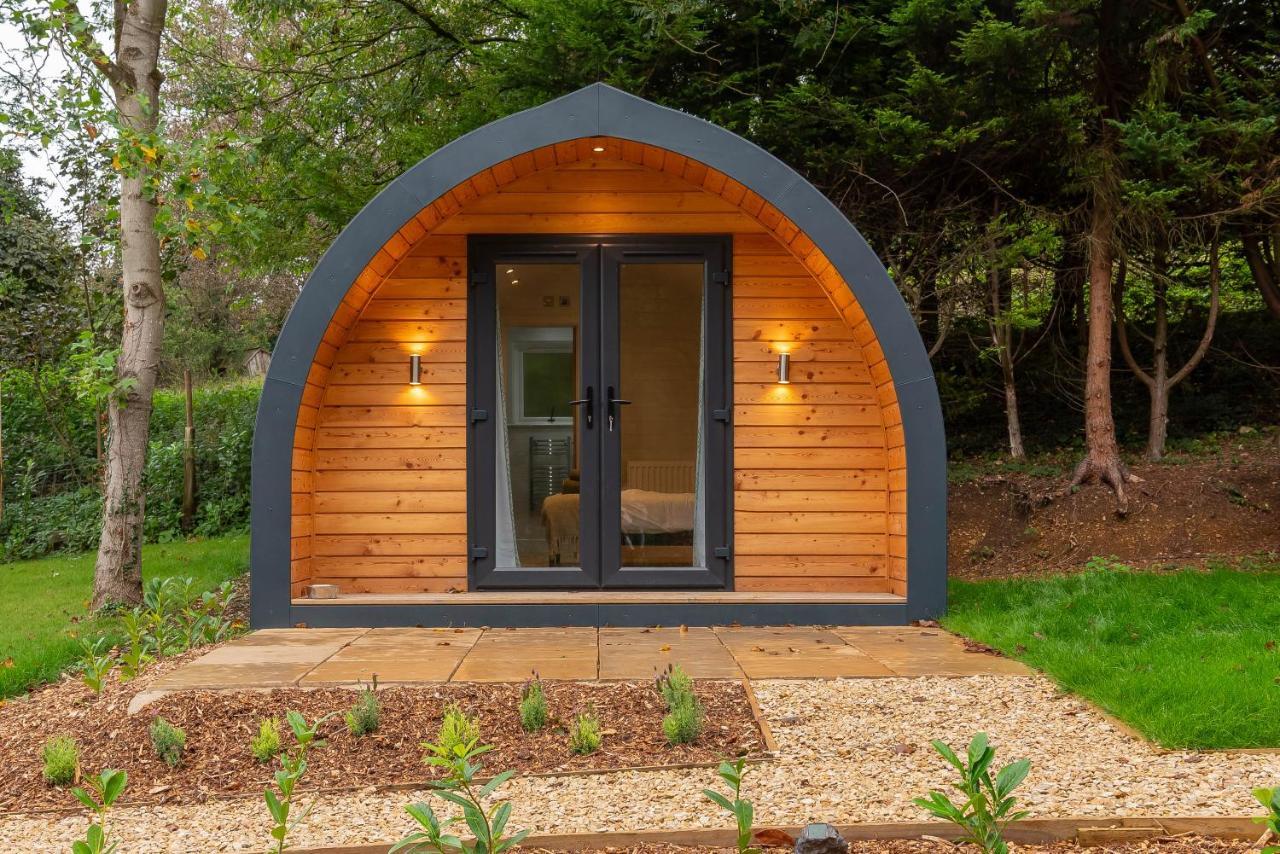 The Plough Inn Cabins Ramsden Exteriör bild