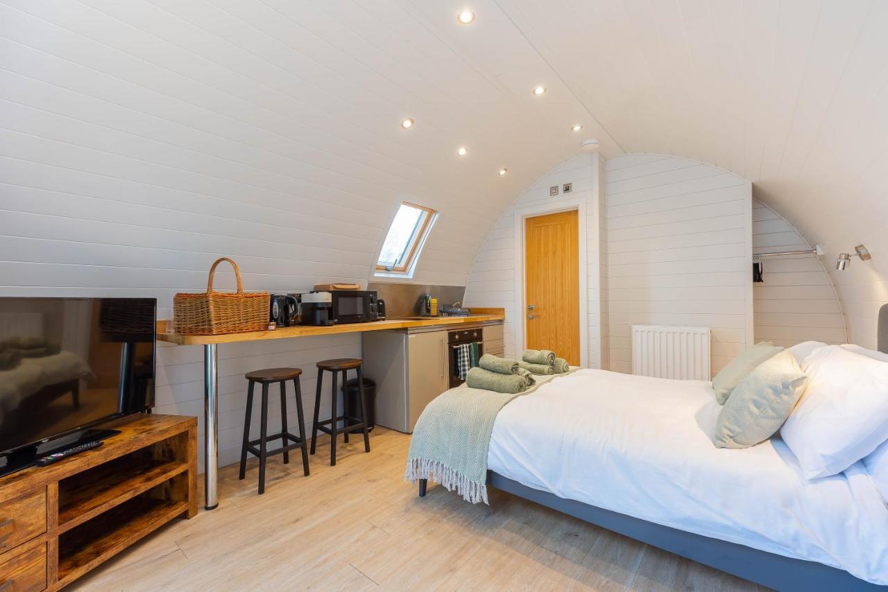 The Plough Inn Cabins Ramsden Exteriör bild