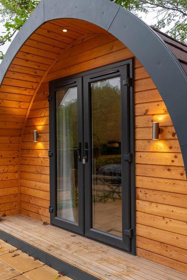 The Plough Inn Cabins Ramsden Exteriör bild