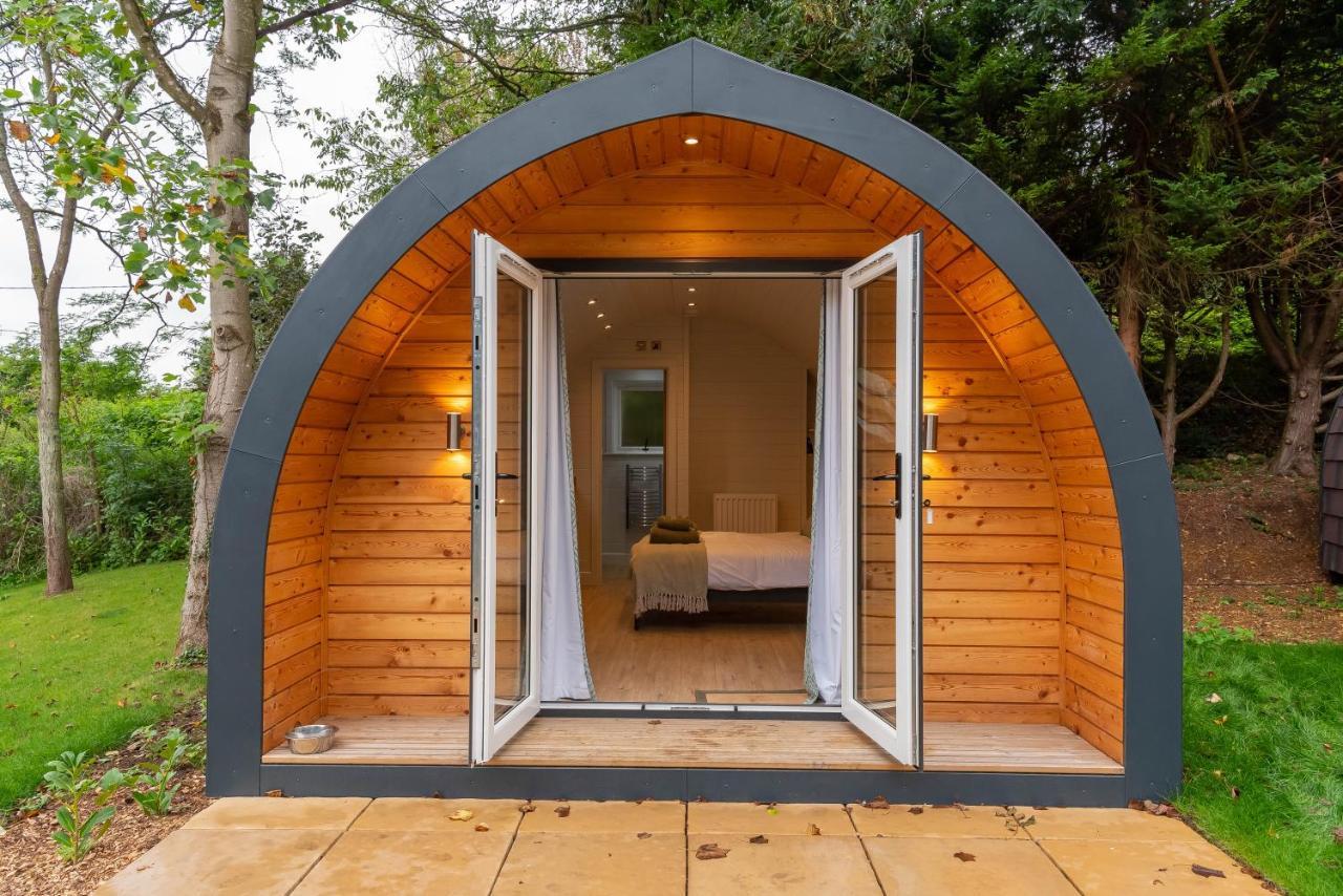 The Plough Inn Cabins Ramsden Exteriör bild