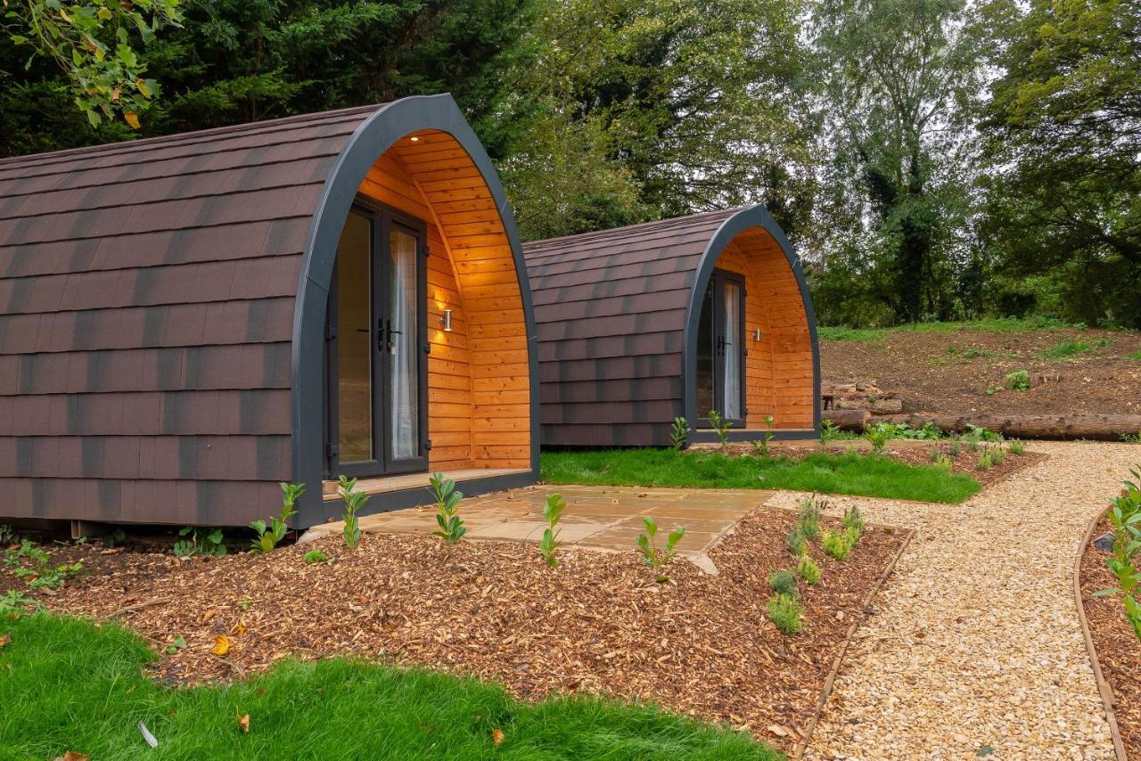 The Plough Inn Cabins Ramsden Exteriör bild