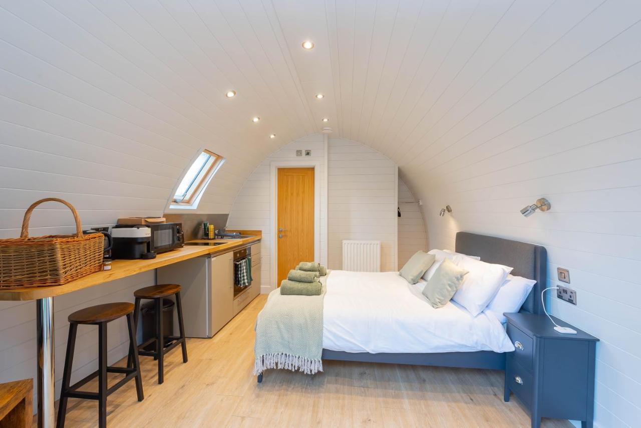 The Plough Inn Cabins Ramsden Exteriör bild